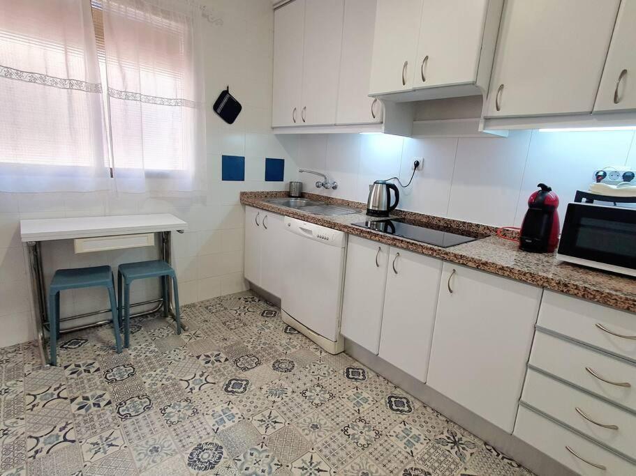 Acogedor Y Centrico Con Parking Apartment Granada Exterior photo